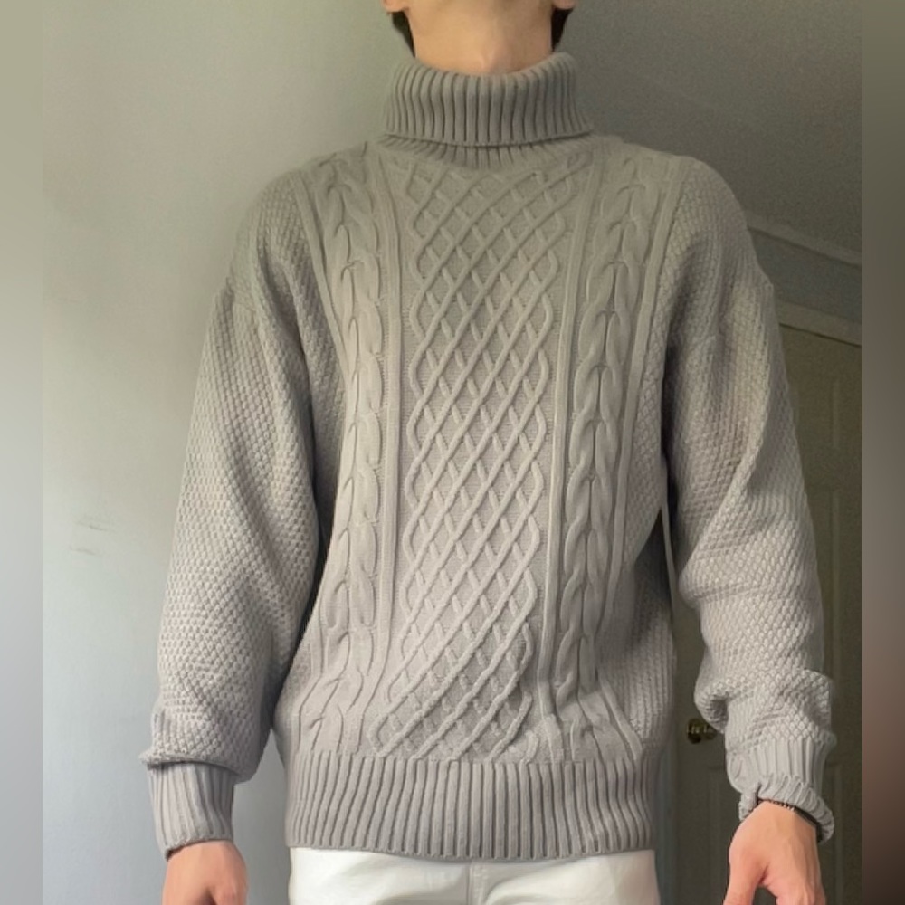 grey knitted turtleneck